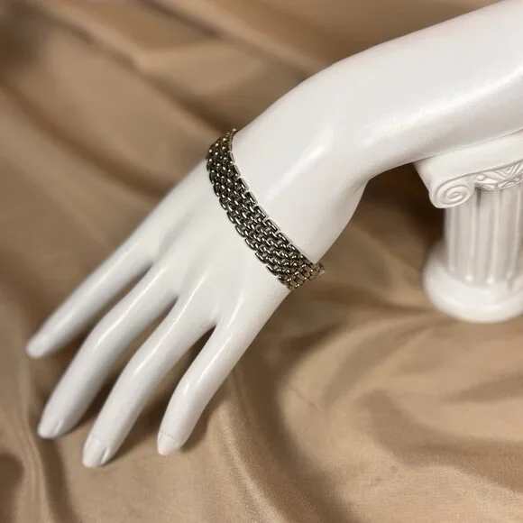 Vintage ART Signed Silver Tone Mesh Bangle Bracelet Fold-Over Clasp A17 - Picture 2 of 9